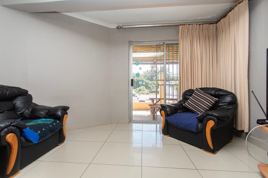 6 Bedroom Property for Sale in Vredekloof Heights Western Cape